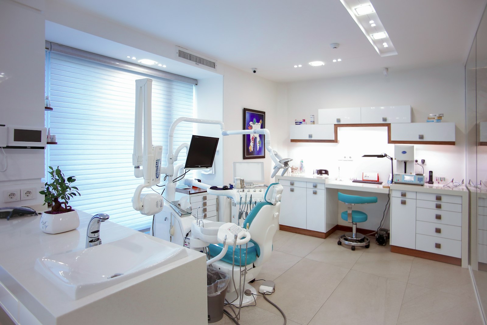 Bright, modern treatment room at Dhaka Dental